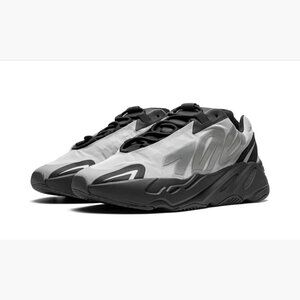 Adidas Yeezy Boost 700 MNVN Metallic Men's GW9524 New Size 8.5M